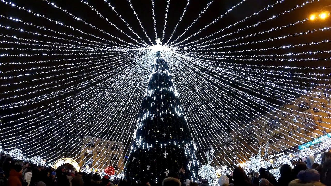 Гірлянді на ялинці